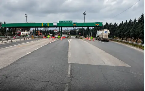 TEM OTOYOLU’NDA İZMİT VE ADAPAZARI ARASINDA YOL ÇALIŞMASI